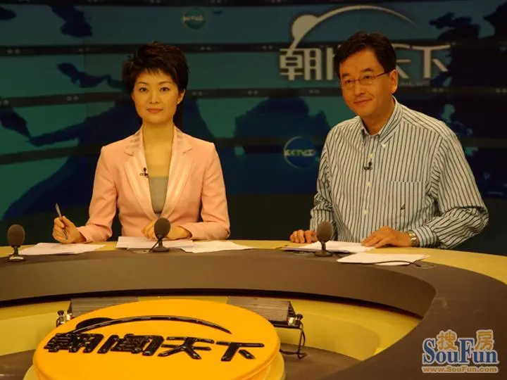 大家有没有看《朝闻天下》,主持人长啸为什么老是反应慢半拍