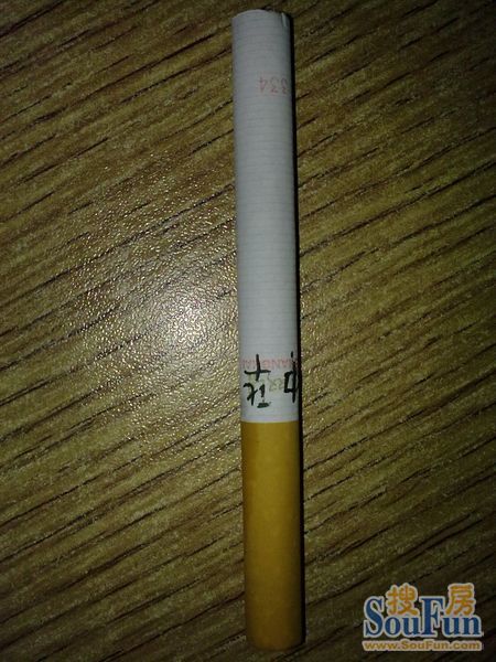 客户今天给了我这样的一支中华香烟,保证您从来没见过!当时我惊讶死