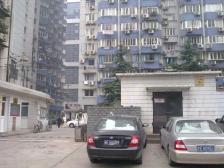 东外滩精装修电梯三房,满五年五税,诚意出售,近地=铁看房方便