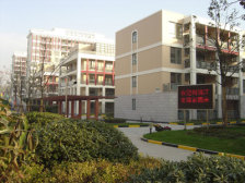 2010年竣工精装修南北两房,出门就是商场