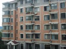 2004年商品房,一楼带花园,采光好,税费各付,靠近万辉!