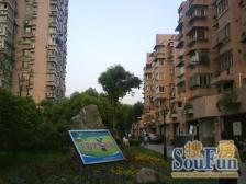 小区景观位置,厨卫朝北,小区中心位置,主卧朝南