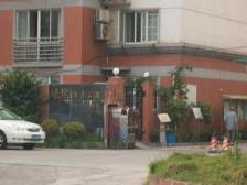 得房率高,小区中心位置,采光充足,不靠近马路