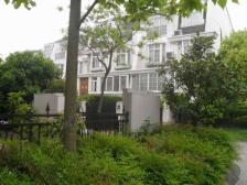 苏州河畔,一楼带花园,边套带窗,双阳台,房型方正