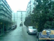 主卧朝南,环境优美,居家装修,采光充足