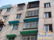 地铁口100米,可四房两厅两卫,有露台120%得房率