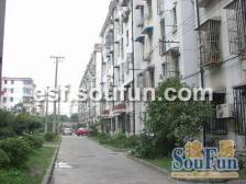 采光充足,居家装修,一梯四户,主卧朝南,小区中心位置