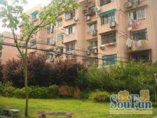 此房满五,采光好,无遮挡,不靠路,出门就是地铁站。