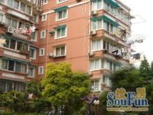 99年商品房,楼梯宽敞,客厅大,户型方正。