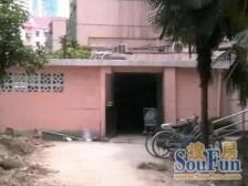 边套全明 客厅带边窗 一楼带天井 采光没问题很亮堂