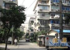 精装修带阁楼,钥匙房随时看,电梯已经征询,满五