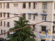 出门地铁口,一室一厅,出入方便,一梯二户