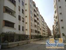 此房配套完善,楼下就有菜市场。