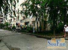 主卧朝南,交通便利,居家装修,一梯四户