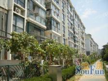 房型正气,主卧朝南,得房率高,小区中心位置