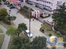 一楼有天井,诚心出售看能房方便,价格还可以谈