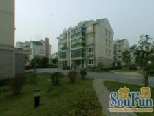 地铁口小区 全新装修可拎包入住 带车库 附赠露台