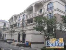 联排别墅,带产权车位 ,进地.铁 ,拎包入住的,上实 1-9