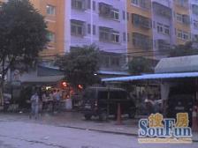 大开间,顶楼房,主卧朝南,小区中心位置