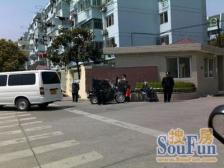 新出:小区一楼一房,带超大天井,花园位置,看房有钥匙,超诚意