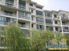 春江新湖景房小区中间位置毛坯顶复七房