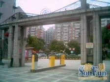 此房属于一室一厅格局,带有院子,实际使用空间大