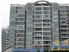 地铁口商品房中间楼层精装修两房!