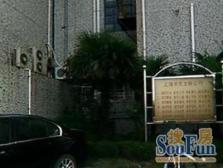 黄兴公园旁+精装修+南北通全明户型+带200平大楼台