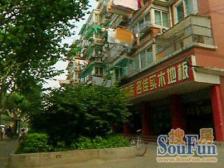 大四房正规复试 带露台 +近大宁公园+精装修 看房方便