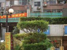 徐家汇地铁口,电梯朝南一房,业主诚意出售,价格可谈。