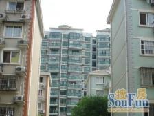 采光充足,中式风格,得房率高,主卧朝南,小区中心位置,南北通透,环境优美