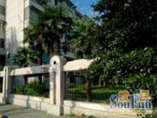 四轨出行 南北户型 两房一厅 带天井