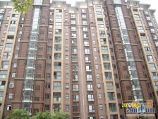 楼上带大露台,复式户型上下平层景观楼层,位置安静