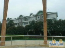 大户型联排,地上三层,一楼错层设计,带朝北老人房