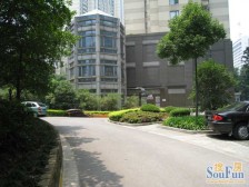 满五高区采光无遮挡,精装拎包入住。俯瞰小区花园!