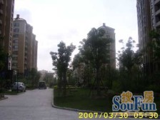 送60平阁楼 实用面积150平 满五年税费少 诚售