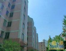 漕宝路200米,中间楼层小高层南北通透大三房,诚意售