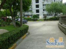 地铁口一房,次顶楼价格可以谈,看房方便