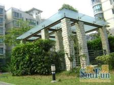 小区花园位置的四房,三房朝南,一房朝北,厅朝东