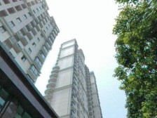 06年小区,二梯三户,版式楼,户型房正,满五。