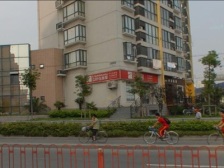 店总推荐+位置安静+地铁站边+电梯板房+大三房+新房龄