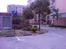 2002年小区 小区密度低 一梯两户 得房率高 车位充足