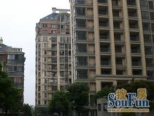 满五年,靠河大两房,户型正气,采光充足,出行方便