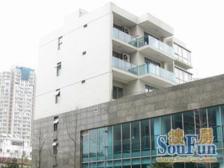 此房屋精装修带产权车位,,中层南北通户型