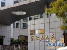 “外滩入口,滨江大宅” 直角阳台,东边套好房