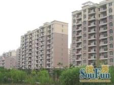 顾村公园地铁7/15号线,顾村公园站500米,出行方便