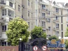 五层联排别墅,带花园 近地铁 装修好 诚意出售