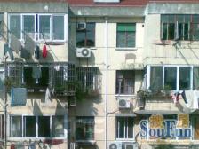 一楼带小院 采光好 出行方便 一梯两户 边套全明