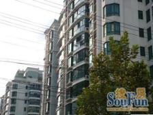 卫生间全明,非底楼房,主卧朝南,小区中心位置