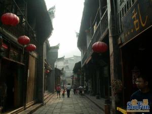 满五年,中间楼层,采光好,清爽装修,双地铁口